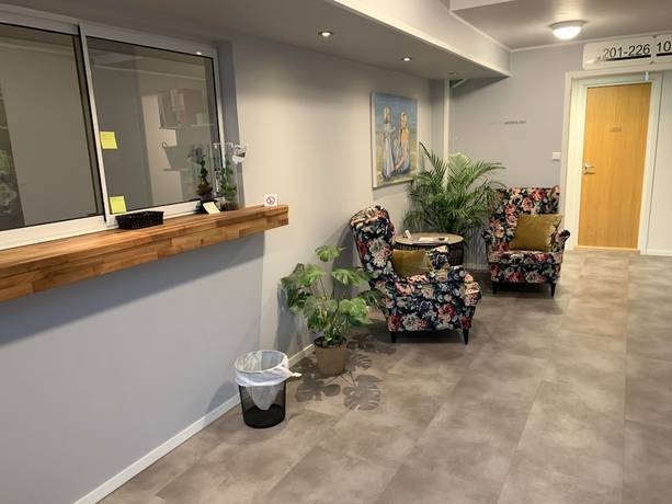 Imagen de los interiores del Hotel Husnes Sentruml. Foto 19