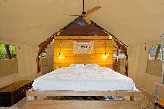 Imagen de la habitación del Hotel Huttopia Adirondacks. Foto 15
