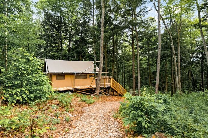 Imagen de la habitación del Hotel Huttopia Adirondacks. Foto 19