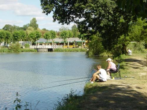 Imagen de la habitación del Hotel Huttopia Baie Du Mont Saint Michel. Foto 9