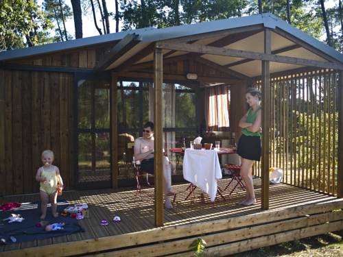 Imagen de la habitación del Hotel Huttopia Beaulieu Sur Dordogne. Foto 2