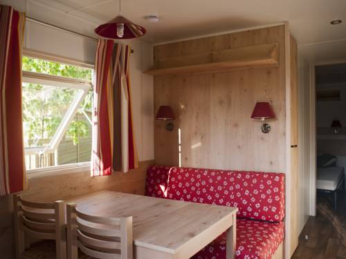 Imagen de la habitación del Hotel Huttopia Beaulieu Sur Dordogne. Foto 3