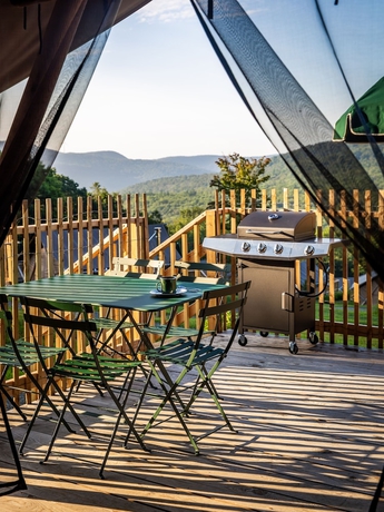 Imagen de la habitación del Hotel Huttopia Berkshires. Foto 2