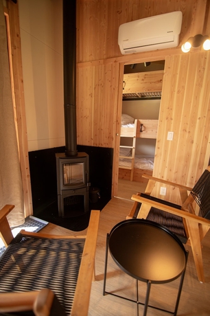 Imagen de la habitación del Hotel Huttopia Berkshires. Foto 9