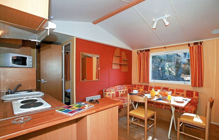 Imagen de la habitación del Hotel Huttopia For&ecirc;t De Janas. Foto 4