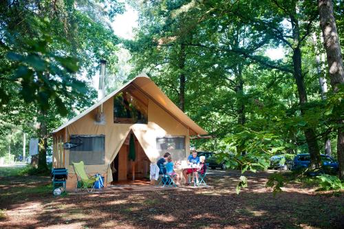 Imagen de la habitación del Hotel Huttopia Lac De Sille. Foto 8
