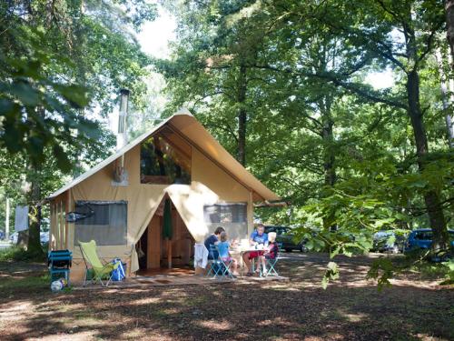 Imagen de la habitación del Hotel Huttopia Lac De Sille. Foto 9