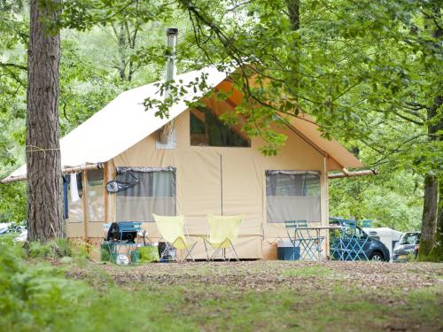 Imagen general del Hotel Huttopia Lac De Sille. Foto 5