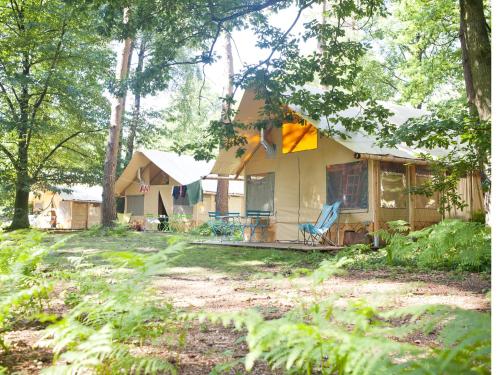 Imagen general del Hotel Huttopia Lac De Sille. Foto 6