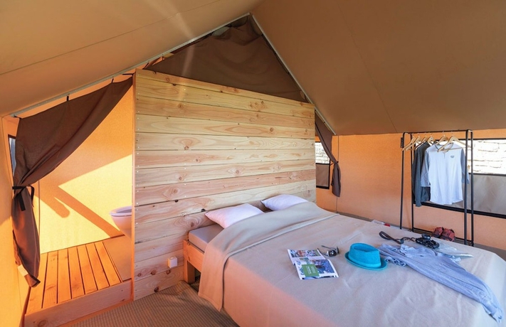 Imagen de la habitación del Hotel Huttopia Meursault. Foto 7