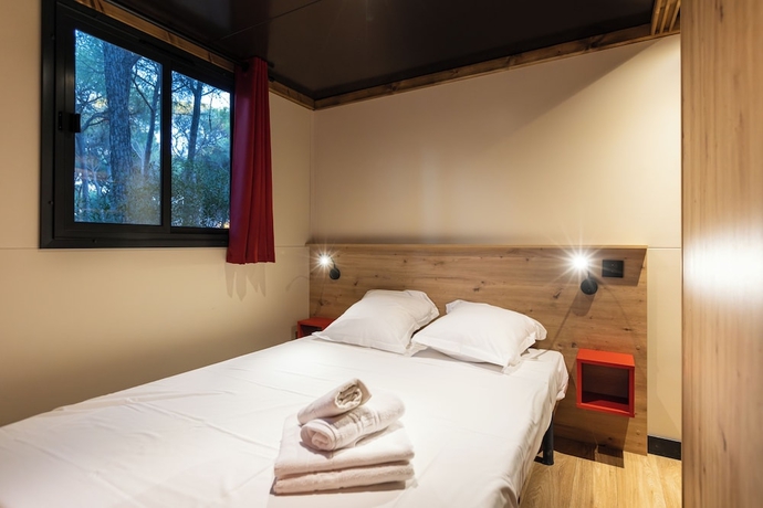 Imagen de la habitación del Hotel Huttopia Meursault. Foto 8