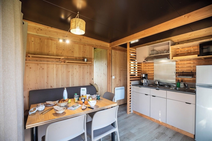 Imagen de la habitación del Hotel Huttopia Meursault. Foto 14