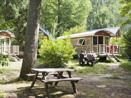 Imagen de la habitación del Hotel Huttopia Rambouillet. Foto 3