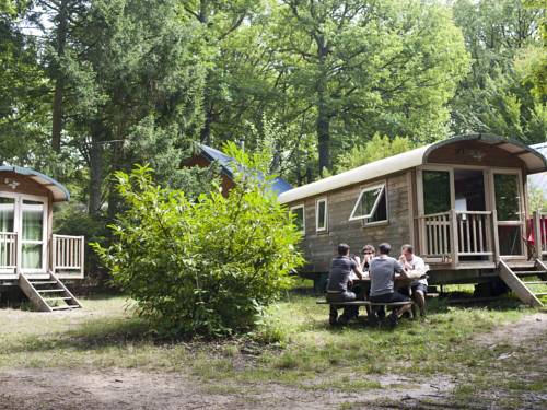 Imagen de la habitación del Hotel Huttopia Rambouillet. Foto 5