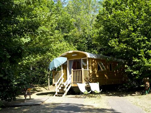 Imagen de la habitación del Hotel Huttopia Royat. Foto 3
