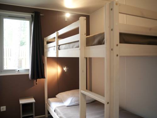 Imagen de la habitación del Hotel Huttopia Royat. Foto 4