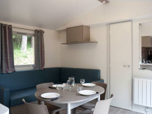 Imagen de la habitación del Hotel Huttopia Saumur. Foto 3