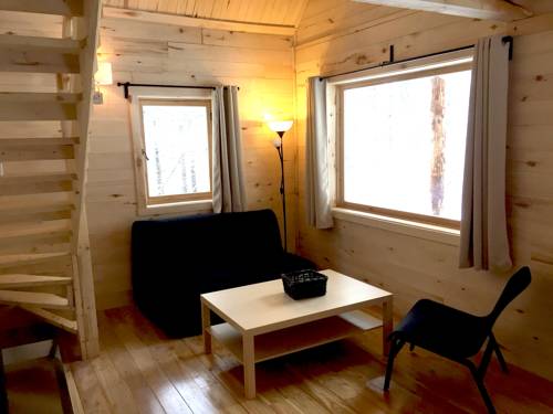 Imagen de la habitación del Hotel Huttopia Sutton. Foto 11
