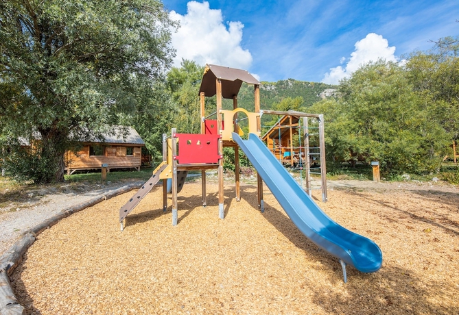 Imagen de los exteriores del Hotel Huttopia Vallouise. Foto 11