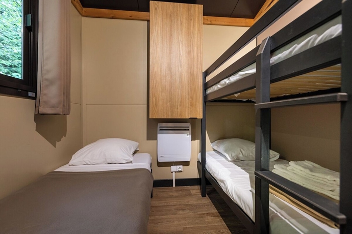 Imagen de la habitación del Hotel Huttopia Wattwiller. Foto 7