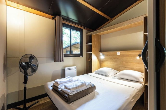 Imagen de la habitación del Hotel Huttopia Wattwiller. Foto 9