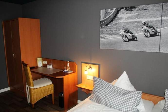 Imagen de la habitación del Hotel H&uuml;llen. Foto 6