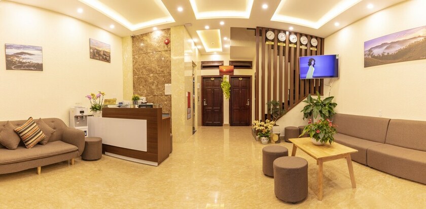 Imagen de los interiores del Hotel Huyen 179. Foto 37