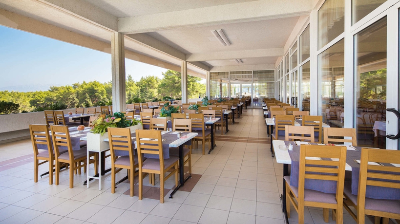 Imagen del bar/restaurante del Hotel Hvar, Jelsa. Foto 2