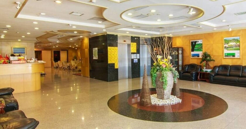 Imagen de los interiores del Hotel Hwa Du. Foto 18