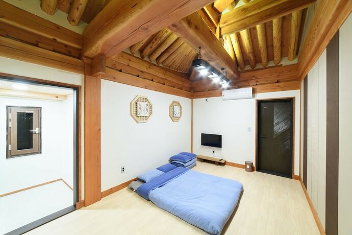 Imagen de la habitación del Hotel Hwarangroo. Foto 34