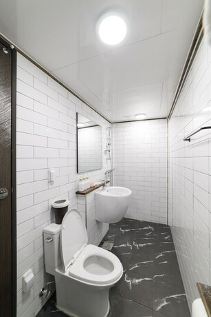 Imagen de la habitación del Hotel Hwarangroo. Foto 36
