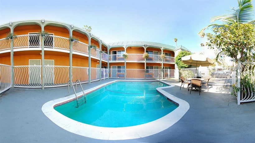 Imagen de la piscina del Hotel H-wood. Foto 15