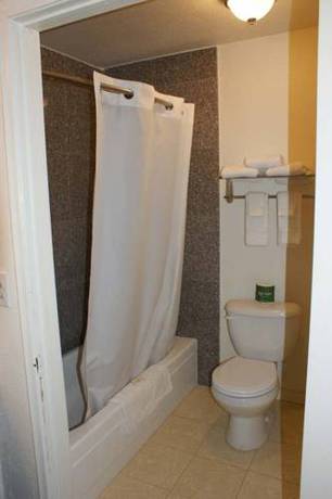 Imagen de la habitación del Hotel Hwy Express Inn and Suites. Foto 6