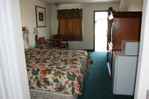 Imagen de la habitación del Hotel Hwy Express Inn and Suites. Foto 9
