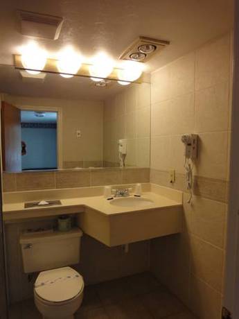 Imagen de la habitación del Hotel Hyannis Travel Inn. Foto 5