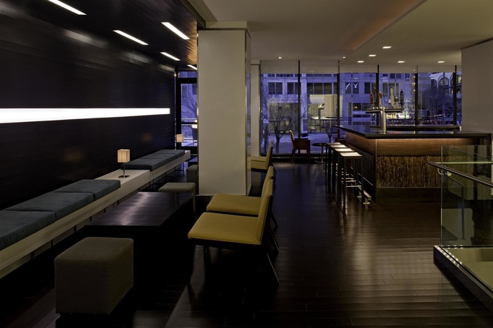 Imagen del bar/restaurante del Hotel Hyatt Centric Arlington. Foto 2