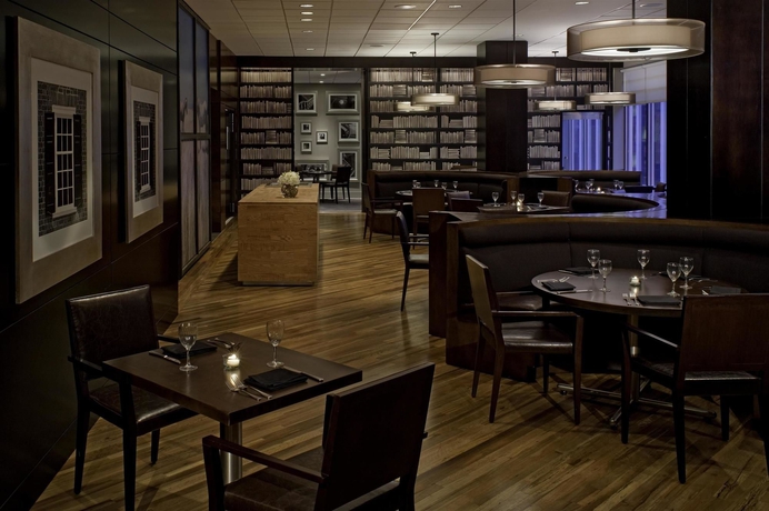 Imagen del bar/restaurante del Hotel Hyatt Centric Arlington. Foto 3