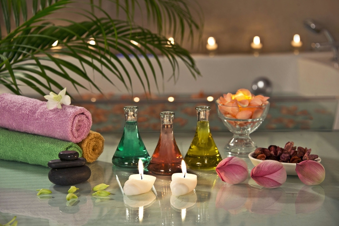 Imagen de la piscina del Hotel Hyatt Centric Ballygunge Kolkata. Foto 15