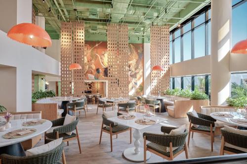 Imagen del bar/restaurante del Hotel Hyatt Centric Cairo West. Foto 2