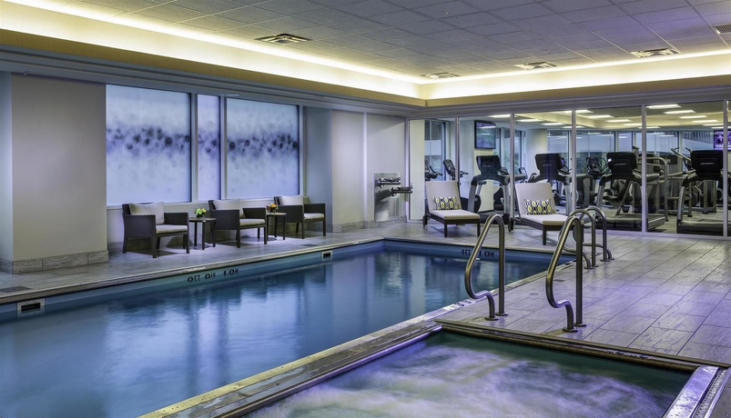 Imagen de la piscina del Hotel Hyatt Centric Chicago Magnificent Mile. Foto 16
