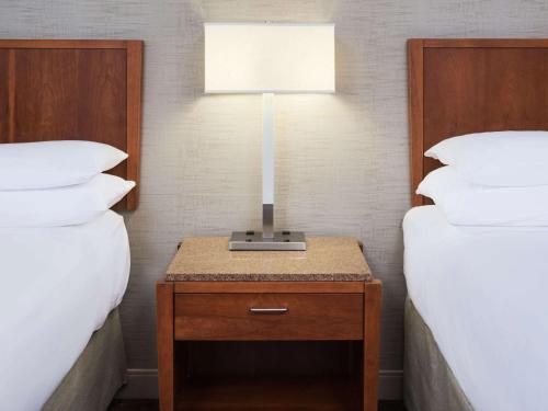 Imagen de la habitación del Hotel Hyatt Centric Chicago Ohare. Foto 13