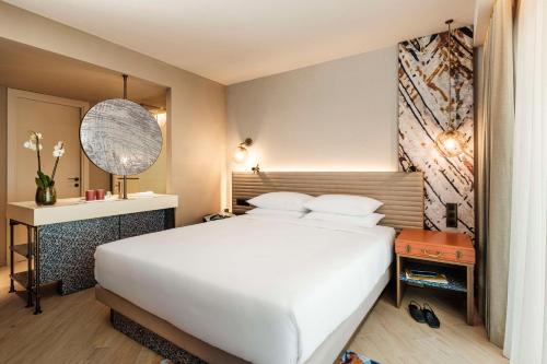 Imagen de la habitación del Hotel Hyatt Centric Malta. Foto 19