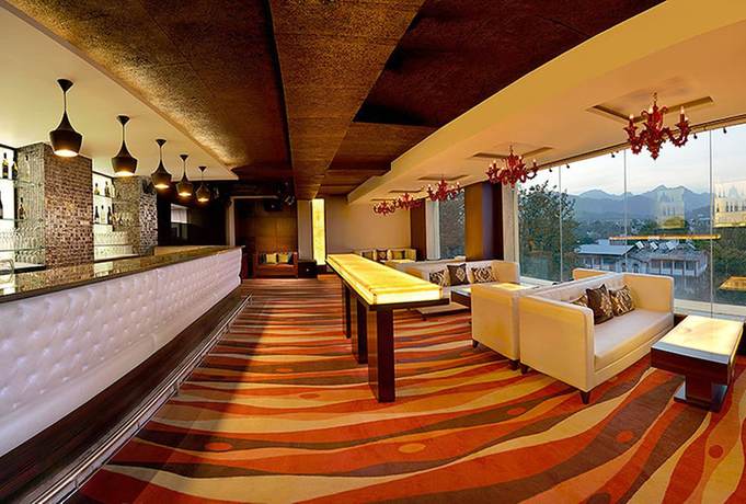 Imagen del bar/restaurante del Hotel Hyatt Centric Rajpur Road Dehradun. Foto 2