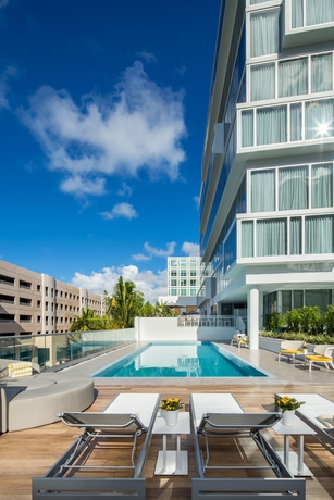 Imagen de la piscina del Hotel Hyatt Centric South Beach Miami. Foto 16