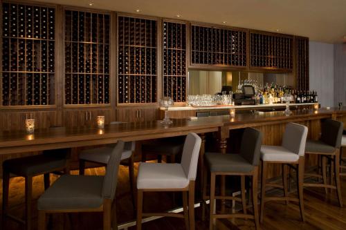 Imagen del bar/restaurante del Hotel Hyatt Centric The Pike Long Beach. Foto 2