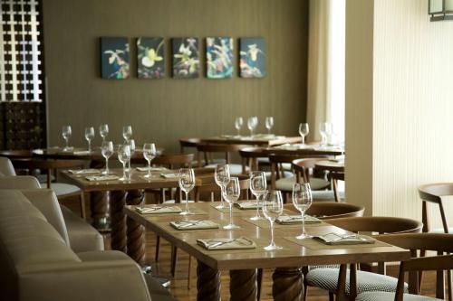 Imagen del bar/restaurante del Hotel Hyatt Centric The Pike Long Beach. Foto 3