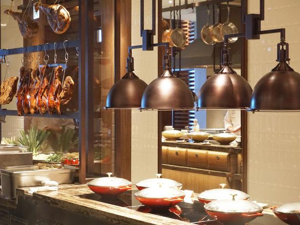 Imagen del bar/restaurante del Hotel Hyatt Centric Victoria Harbour Hong Kong. Foto 6