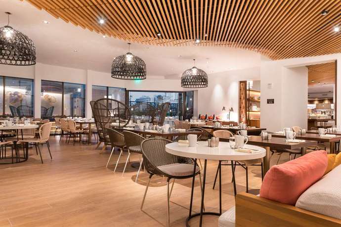 Imagen del bar/restaurante del Hotel Hyatt Centric Waikiki Beach. Foto 3