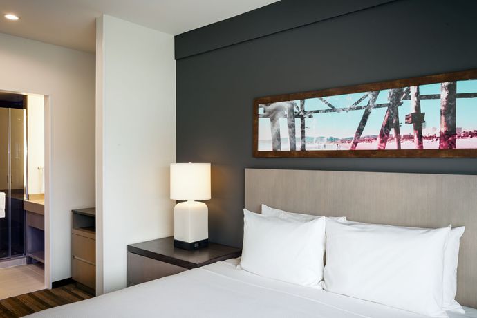 Imagen de la habitación del Hotel Hyatt House Anchorage. Foto 6