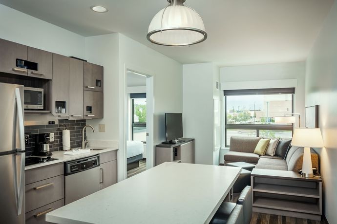 Imagen de la habitación del Hotel Hyatt House Anchorage. Foto 7